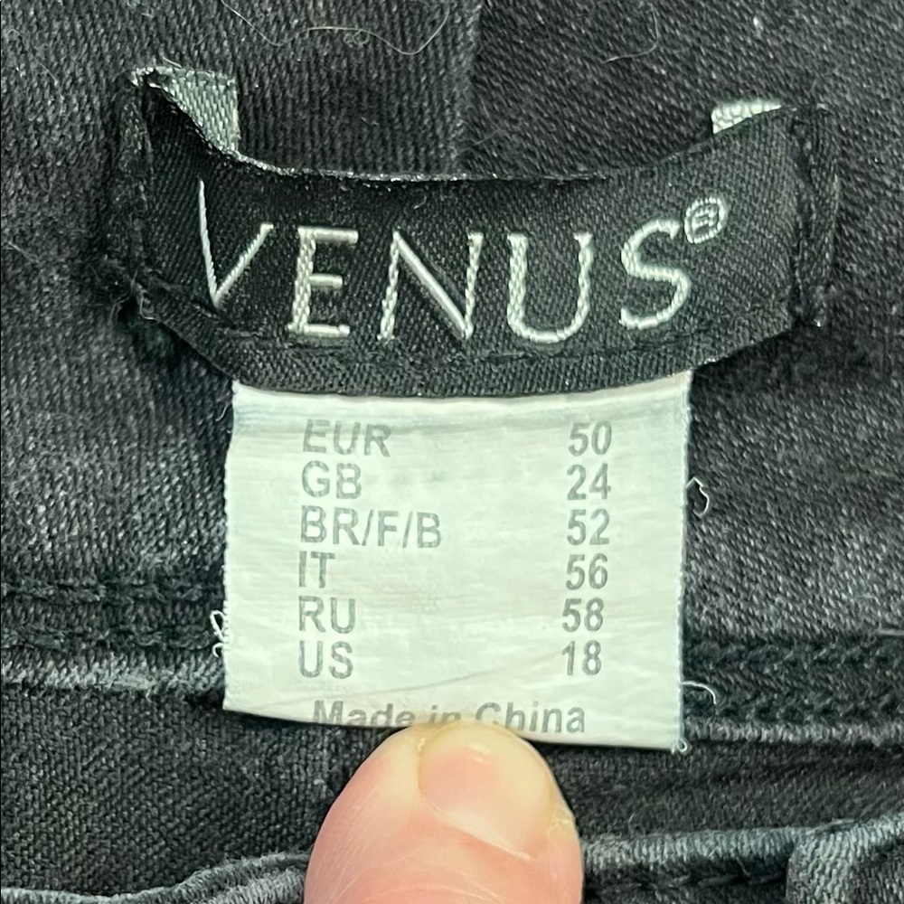 VENUS Black Bum Lifter Capri Jeans - Picture 5 of 5
